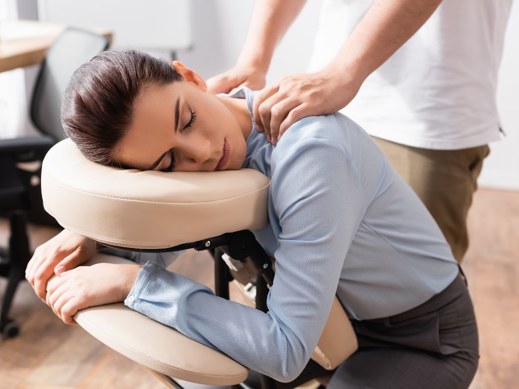 Toowoomba Massage for Office Workers: A Weekly Routine to Reduce Strain Toowoomba Massage for Office Workers: A Weekly Routine to Reduce Strain